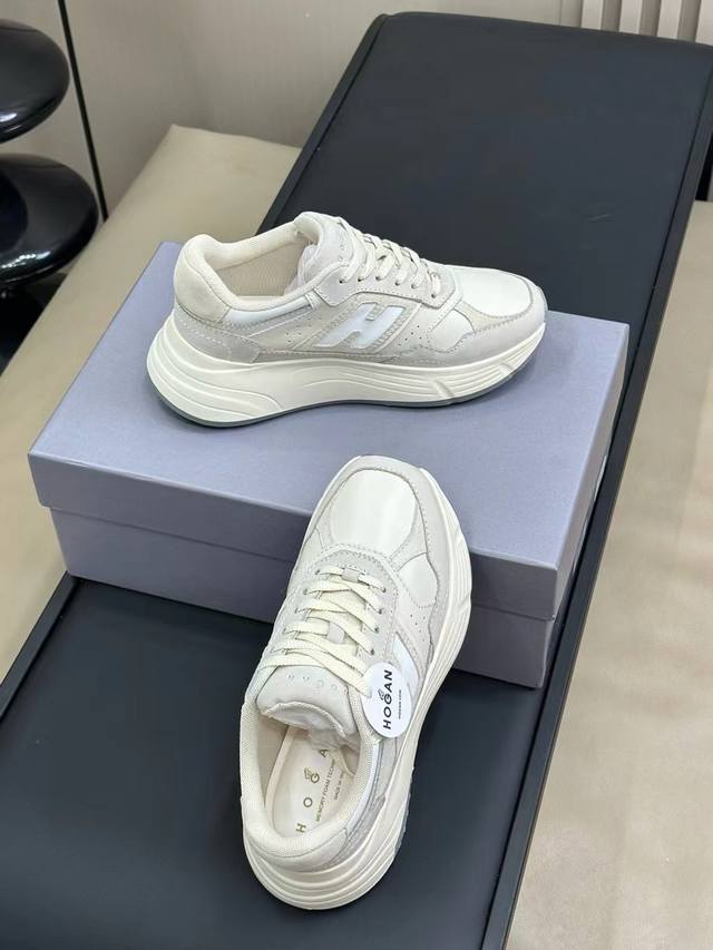 冲量价: 男+10新色 龚同俊款 春夏限系定列！ Hogan 520系 列 “飞艇”鞋 情侣 款 厚底饼干鞋 轻 盈增高6Cm 休 闲运动鞋 简约百 搭 小羊鞋